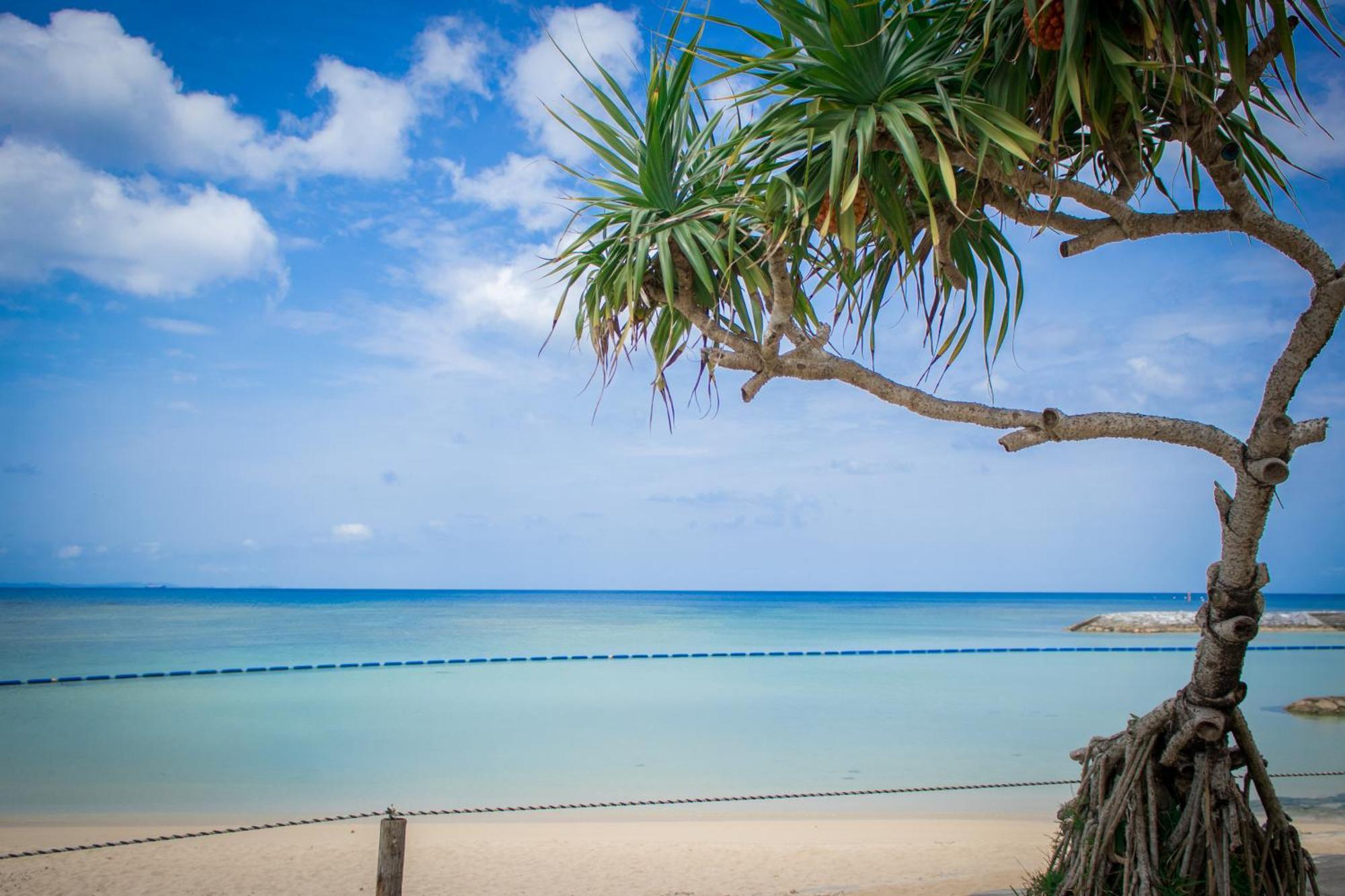 The Beach Tower Okinawa Chatan Exterior photo