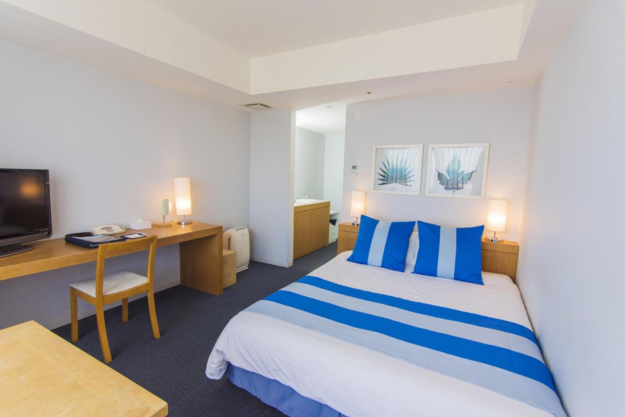 The Beach Tower Okinawa Chatan Exterior photo